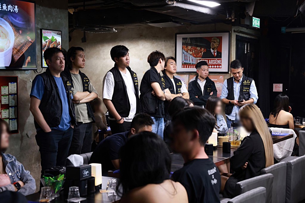 警方「天堡」行動打擊黑幫新義安。fb:香港警察 警方「天堡」行動打擊黑幫新義安。fb:香港警察