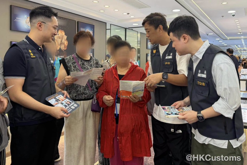 海關透過多種渠道向公眾宣傳《商品說明條例》,提升市民和旅客的防騙意識。FB:香港海關 海關透過多種渠道向公眾宣傳《商品說明條例》,提升市民和旅客的防騙意識。FB:香港海關