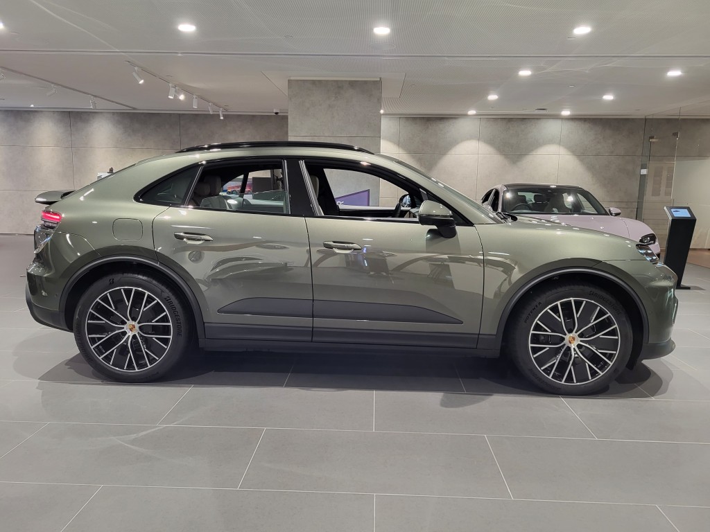 保时捷Porsche全新Macan 4纯电动版本售价为HK$1,048,000起。