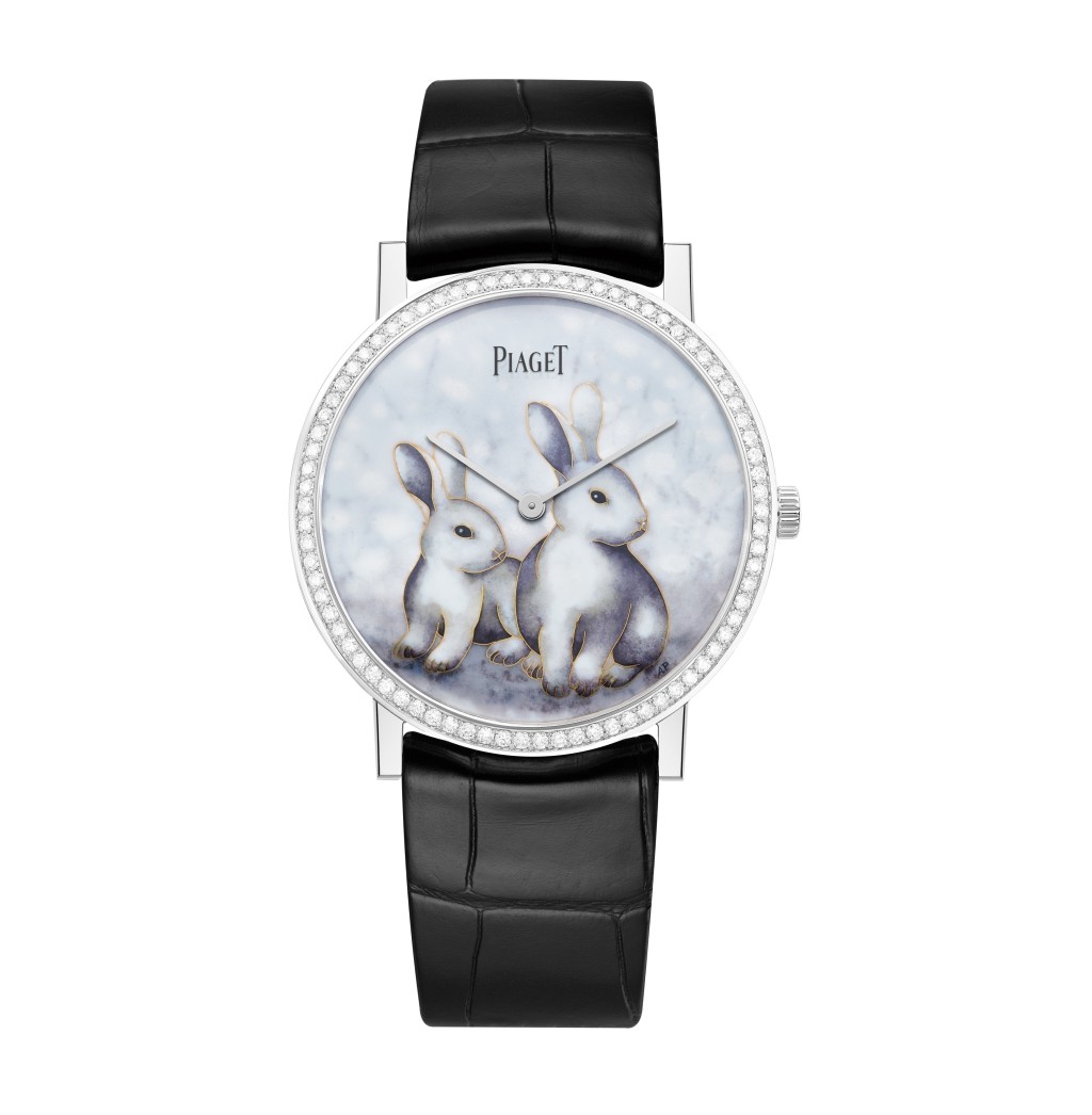 Piaget Altiplano Chinese Zodiac Rabbit 伯爵由2012年开始推出生肖表，到了今年的兔年表，终于齐集十二款。新作继续邀请著名珐琅大师Anita Porchet以大明火掐丝珐琅制作，白金表壳仅厚6.63mm，表圈镶有78颗约重0.71卡的钻石，于品牌专门店独家发售。  表壳：38mm白金 机芯：430P手上链 售价：$535,000（限量38枚）