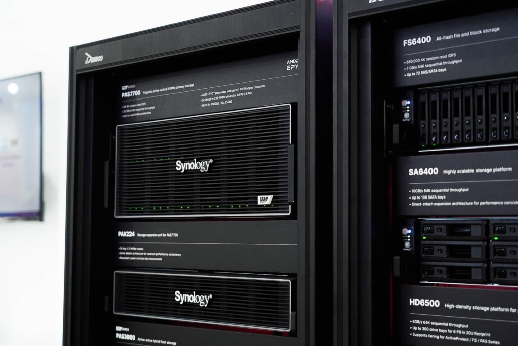 Synology全新旗艦企業級儲存裝置PAS 7700。 Synology全新旗艦企業級儲存裝置PAS 7700。