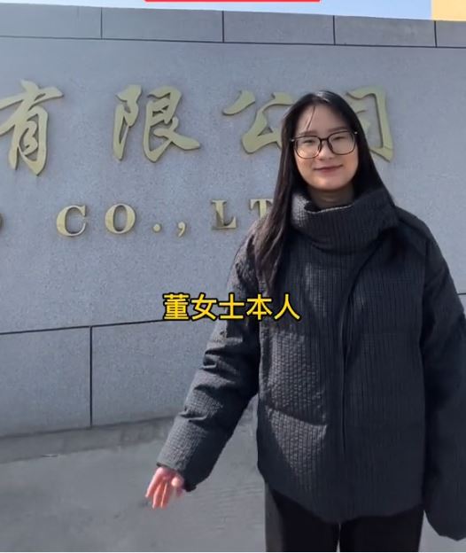 董女表示喜歡公司的氣氛，不介意每日長途駕車通勤。抖音