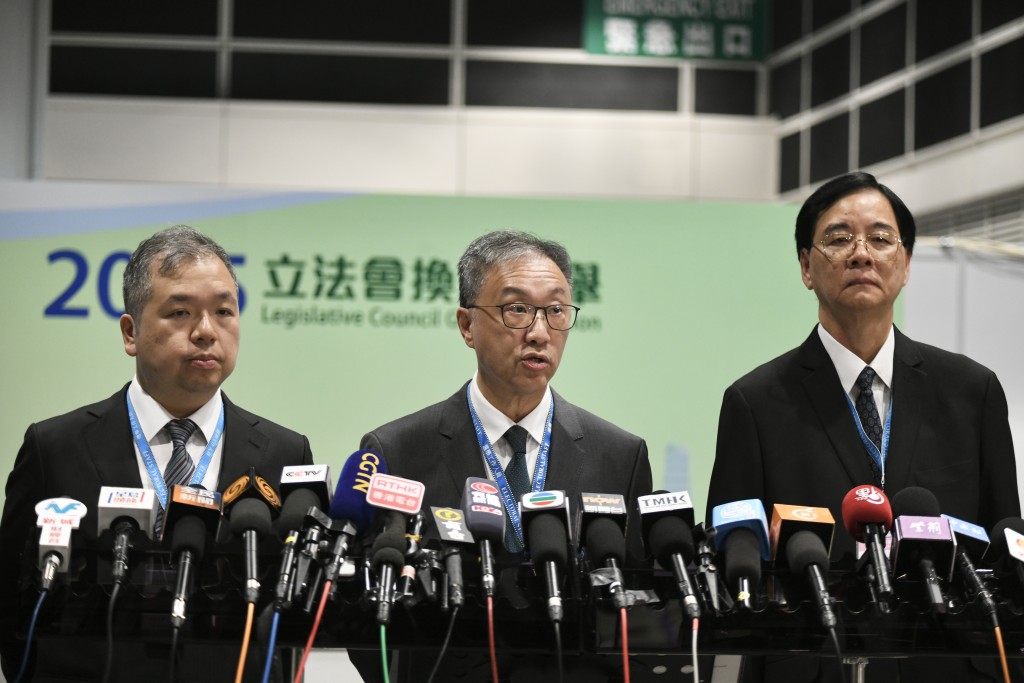 陸啟康冀選舉能給予香港正能量。 陸啟康冀選舉能給予香港正能量。