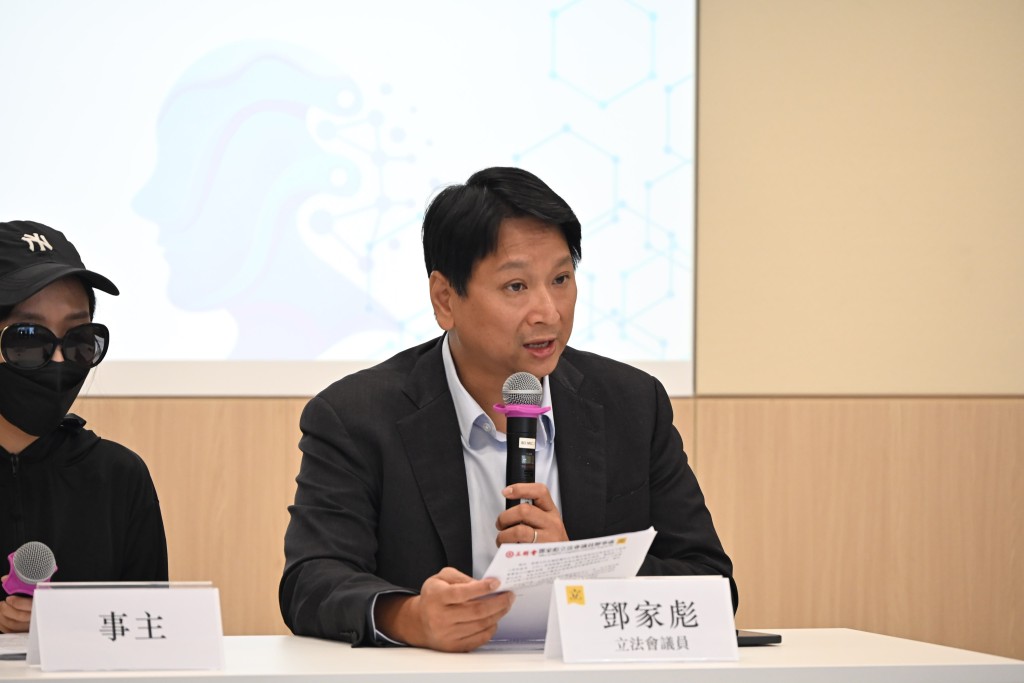 鄧家彪表示,近年詐騙案件有蔓延至年輕群體的跡象。 鄧家彪表示,近年詐騙案件有蔓延至年輕群體的跡象。