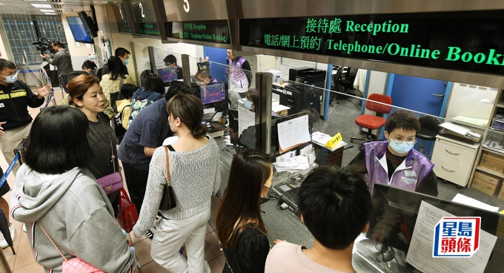 入境處周六起設臨時專用櫃位,接收未有即日籌回港證申請。資料圖片