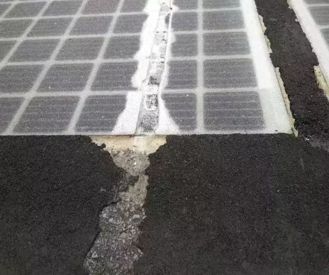 太陽能板遭破壞 。網上圖片