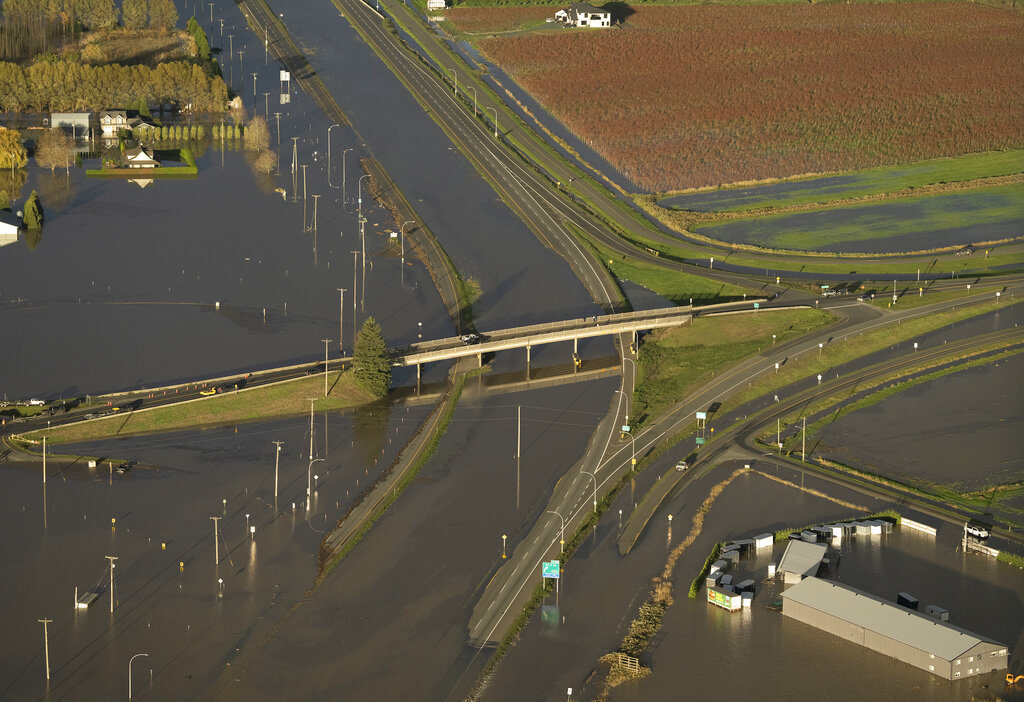 道路被洪水淹浸。AP圖片
