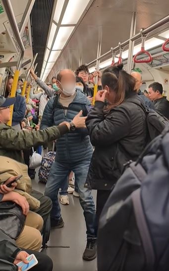 馬尾女沒有還手。fb馬路的事討論區IntelligentRaspberry8256影片截圖