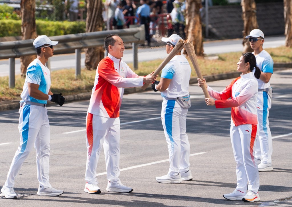 黃永光預祝第十五屆運動會取得圓滿成功。 黃永光預祝第十五屆運動會取得圓滿成功。