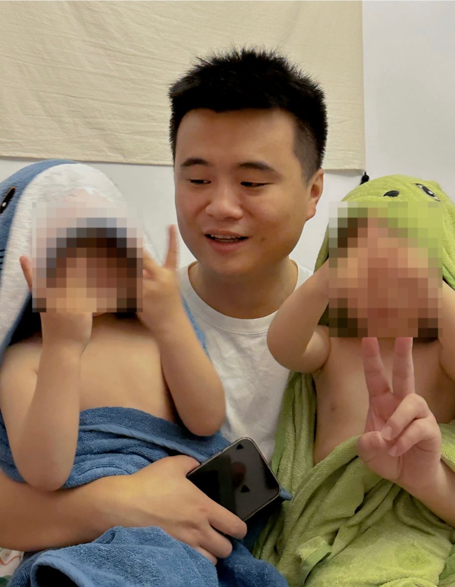 36歲的董端當日陪同大兒子參賽。紅星新聞 36歲的董端當日陪同大兒子參賽。紅星新聞