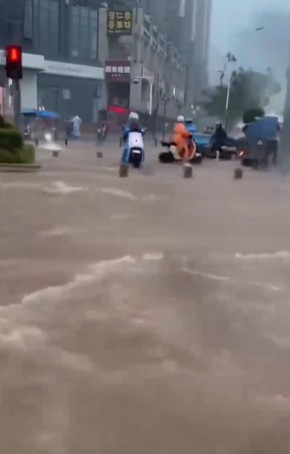 深圳多区出现水浸。影片截图
