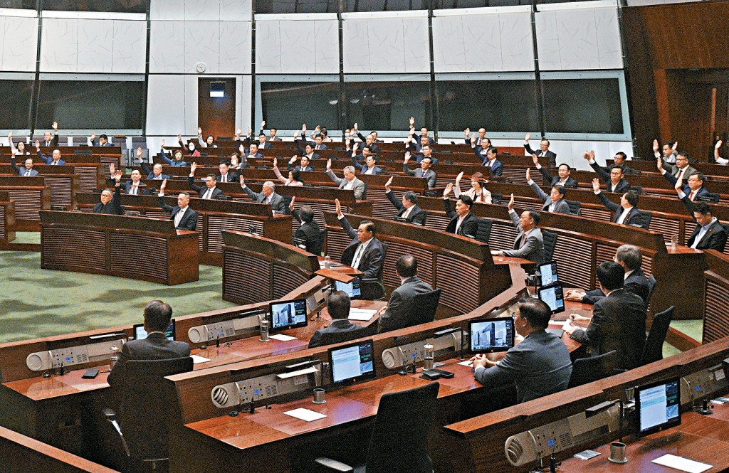 立法會昨日下午通過《施政報告》致謝議案。