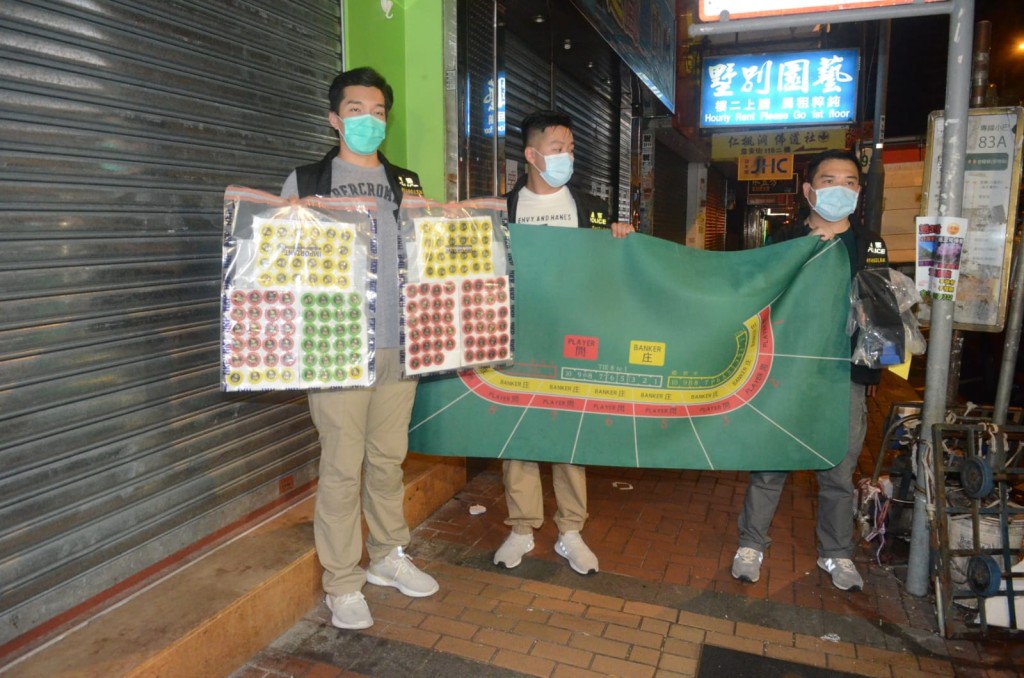 警荃灣搗黑幫賭檔拘150人。