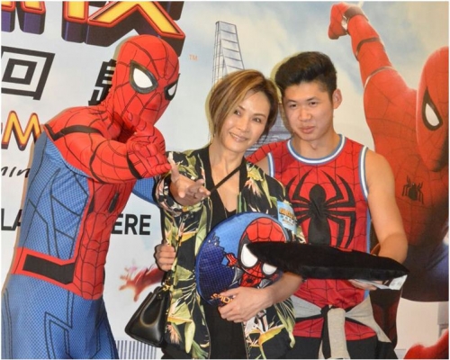 馬詩慧與兒子一起出席。