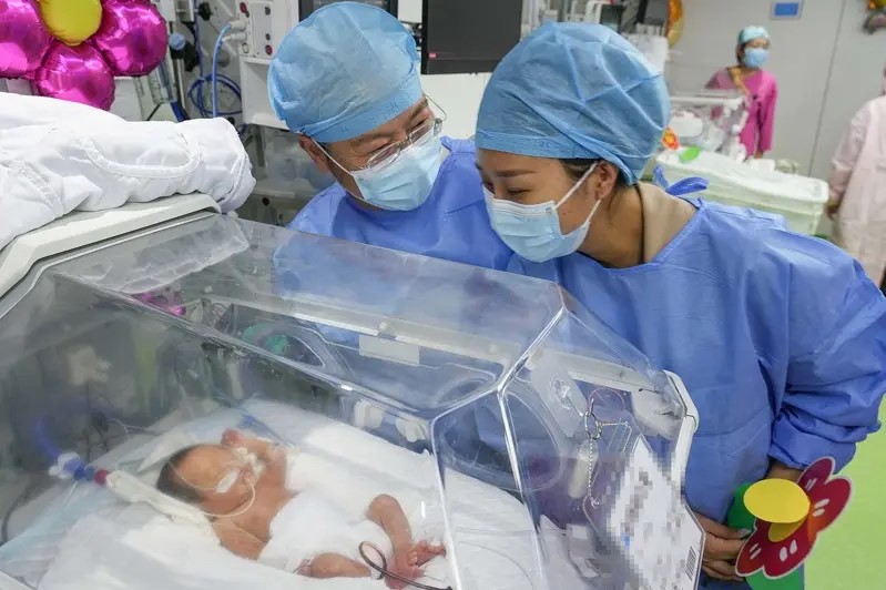 北大有研究指女性最少生三個死亡風險最低,在網上成為熱話。新華社 北大有研究指女性最少生三個死亡風險最低,在網上成為熱話。新華社