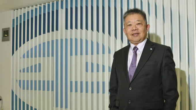 平機會主席朱敏健認為食肆若告示表明不接受確診者堂食,或違反《殘疾歧視條例》(資料圖片)