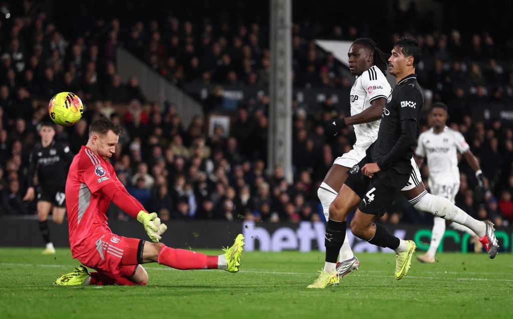 雷恩達射單刀挑射得手，曼城領先2:0。路透社