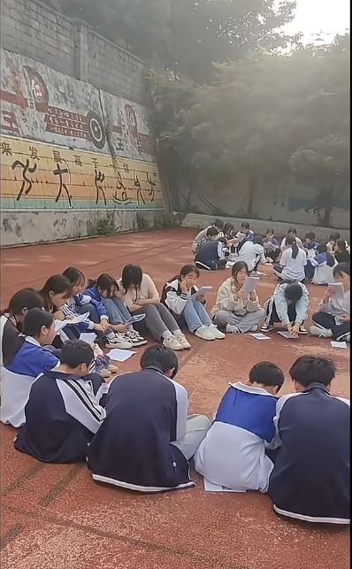 歐陽謙憑「以體樹人」，帶領母校由全縣排名十一，升至第四名。抖音＠阿里公益