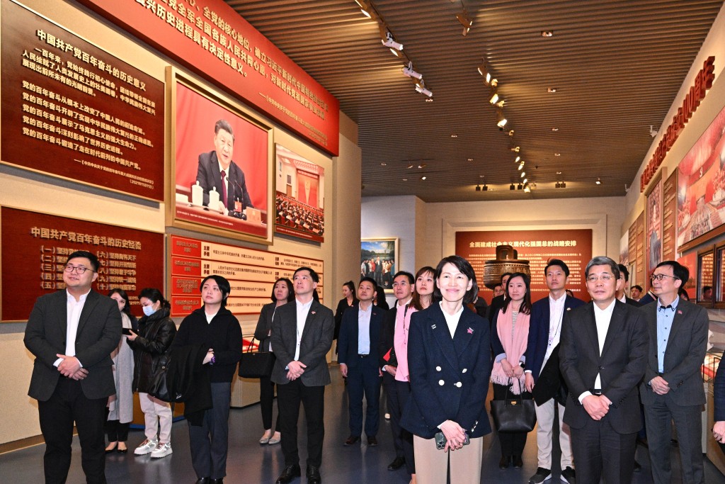 研修及考察團在北京參觀中國共產黨歷史展覽館。政府新聞處圖片