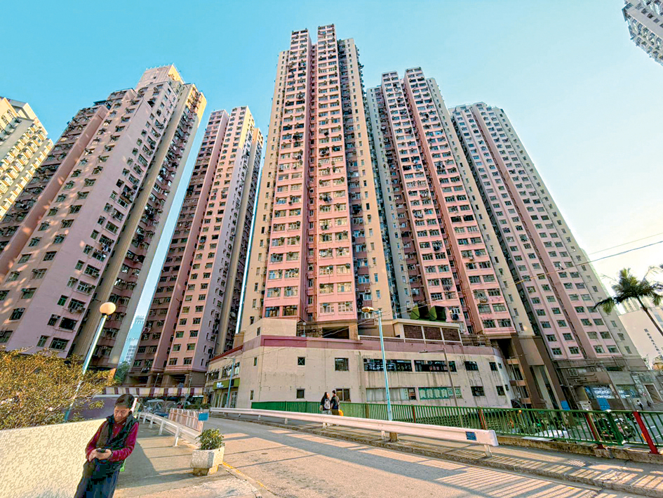 廉署代號「獅子山」的執法行動，消息指，及時阻截的1億元工程合約涉及荃灣中心。