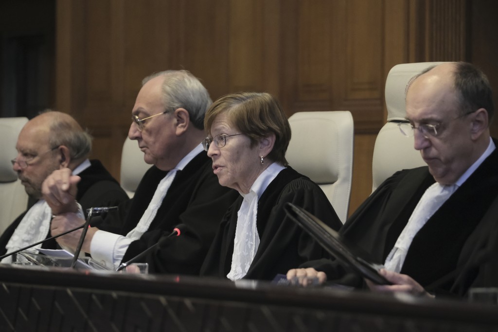 海牙法院法官Joan Donoghue宣读裁决。