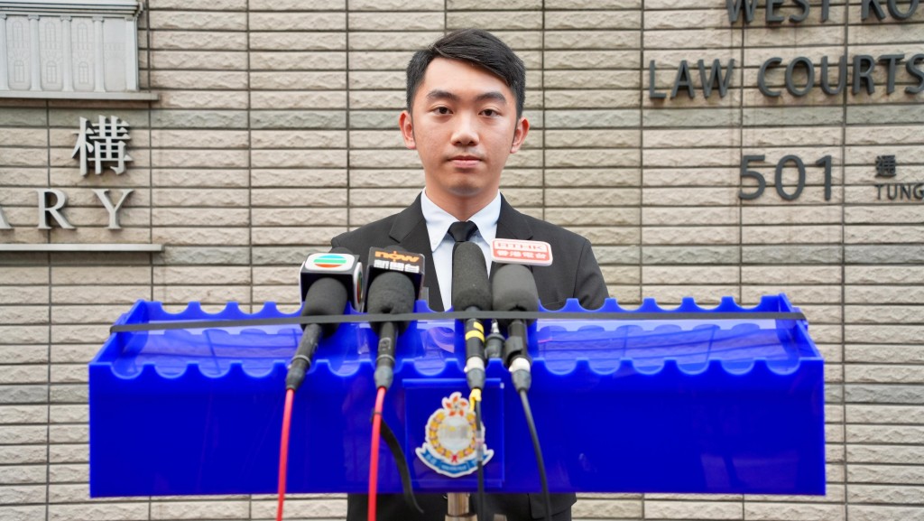 旺角警區刑事調查隊第十隊(動物罪案警察專隊)主管偵緝督察葉皓霖。 旺角警區刑事調查隊第十隊(動物罪案警察專隊)主管偵緝督察葉皓霖。