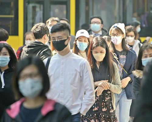 政府下周五增加違反防疫規例的定額罰款至5000元。