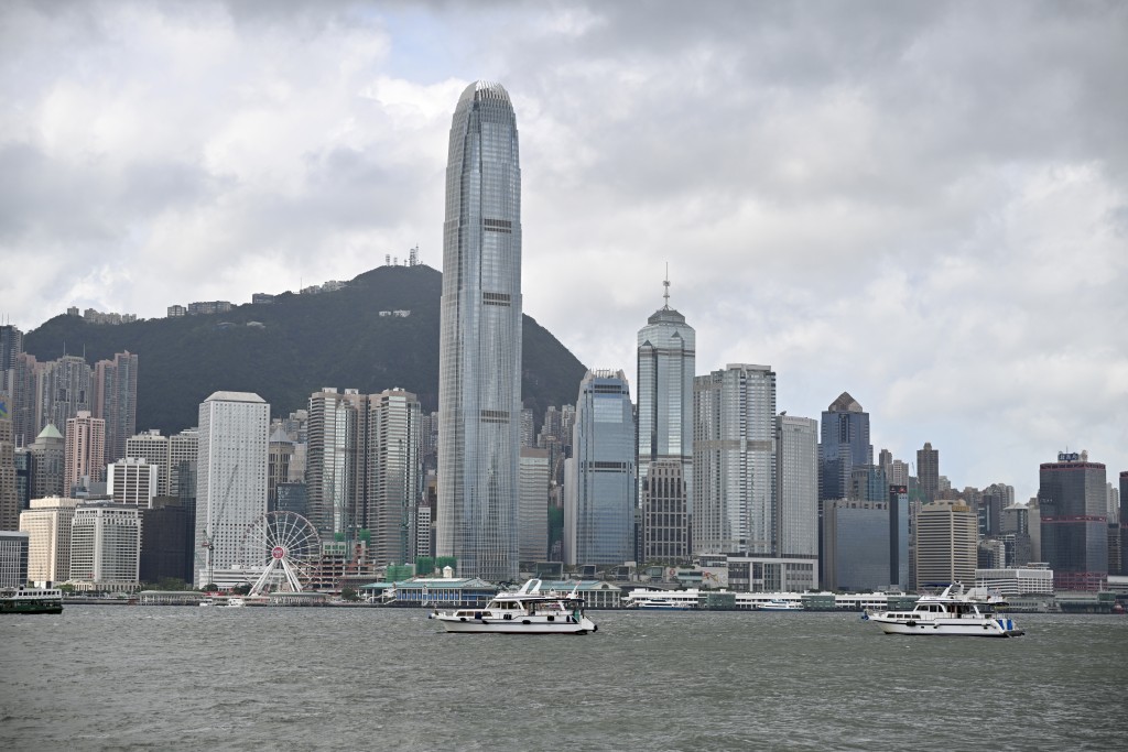 「鳳凰」轉向位置及減弱速度存有變數。資料圖片 「鳳凰」轉向位置及減弱速度存有變數。資料圖片