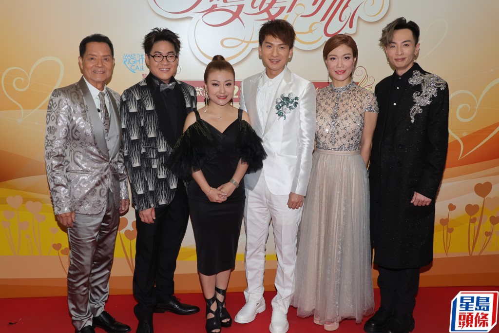 《中年好声音》的歌手们为慈善节目《明爱暖万心》演出。