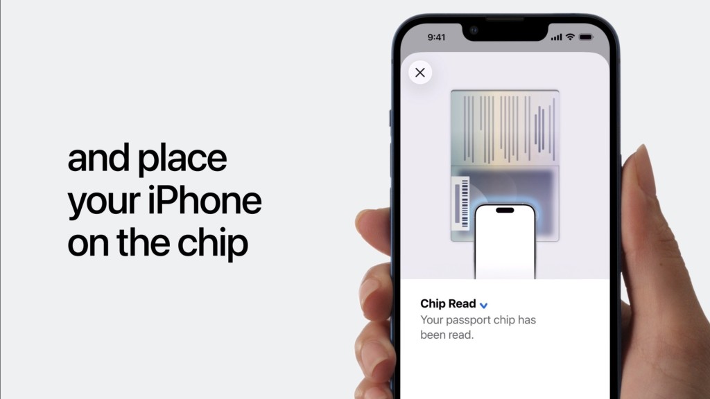 先讓iPhone感應護照晶片驗證資料。 Apple