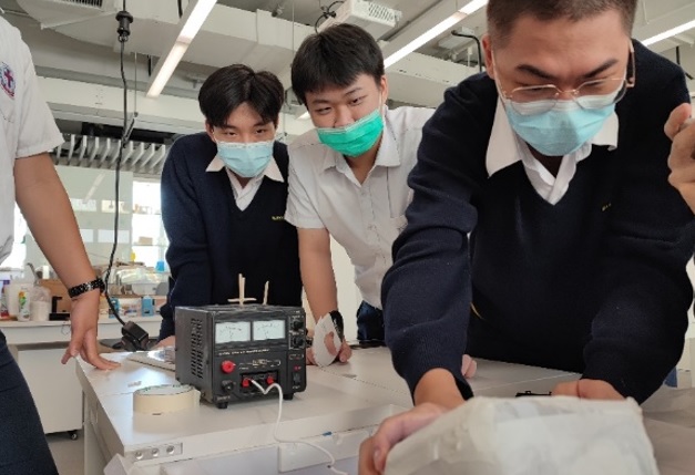 STEAM教學主張把科學、技術、工程、藝術和數學融入學科,為學生提供全面、嶄新的學習體驗。 STEAM教學主張把科學、技術、工程、藝術和數學融入學科,為學生提供全面、嶄新的學習體驗。