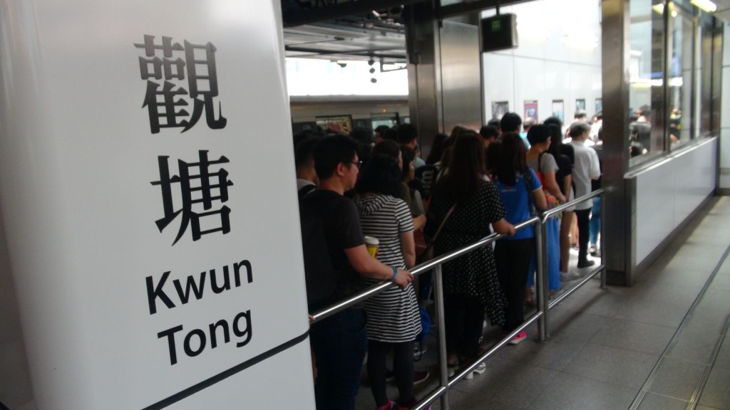 有乘客宁愿离站。林思明摄