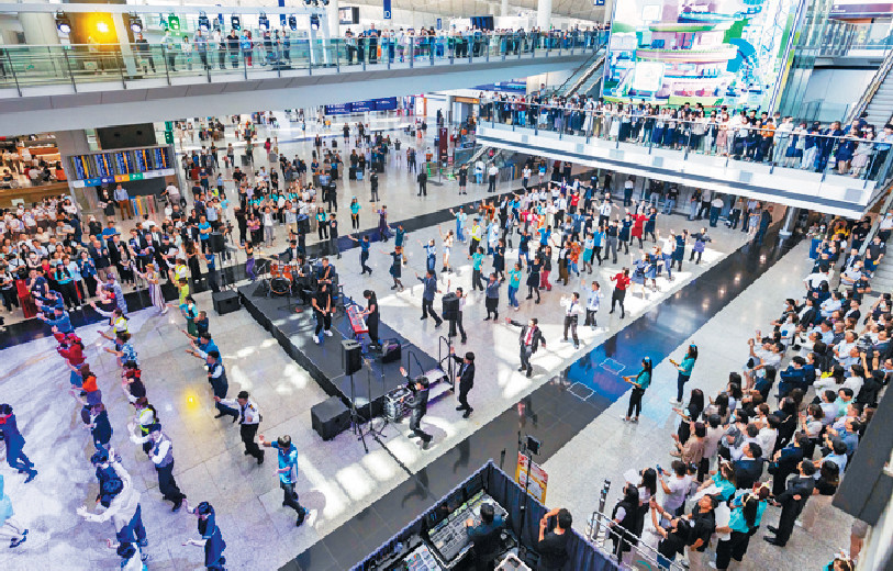 ■今年是香港国际机场启用25周年。
