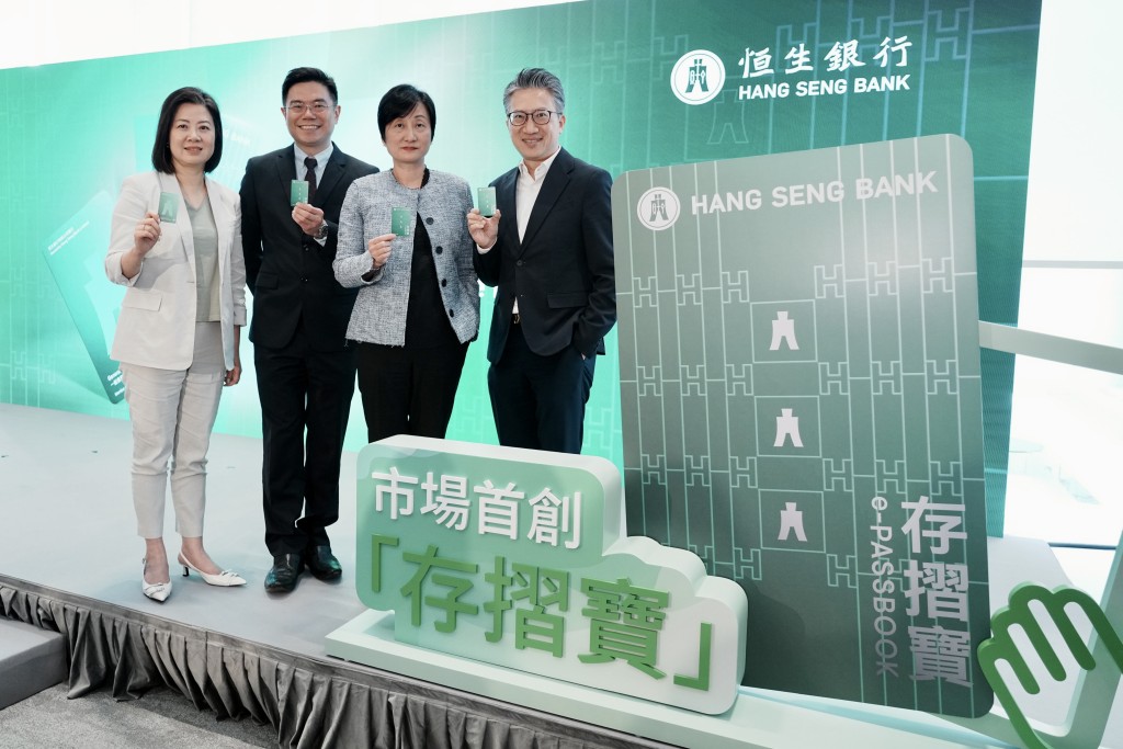 對於實體打簿機安排，李樺倫明確表示暫不會減少數量，會先觀察客戶反應及使用行為再作調整，並建議長者將NFC存摺卡與其他卡片分開存放，妥善保管。