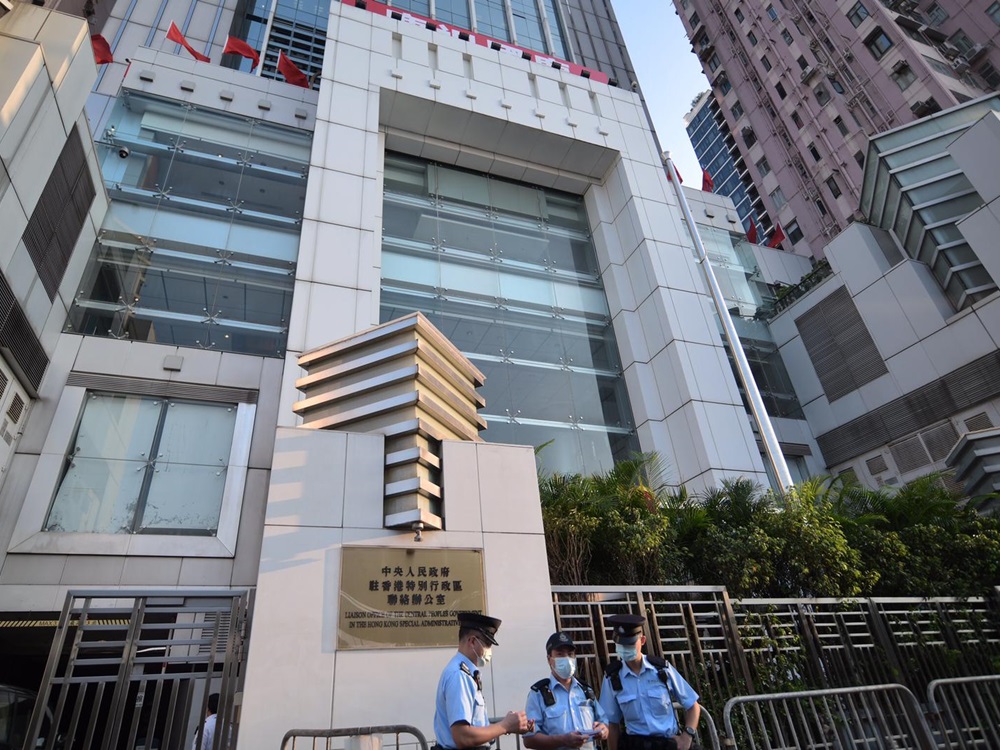 中聯辦大樓外的水馬陣已被移走。