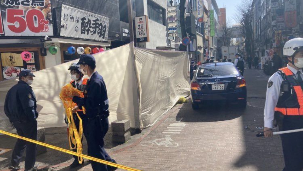 熊本市中心發生斬人案，現場拉起封鎖線。 X平台
