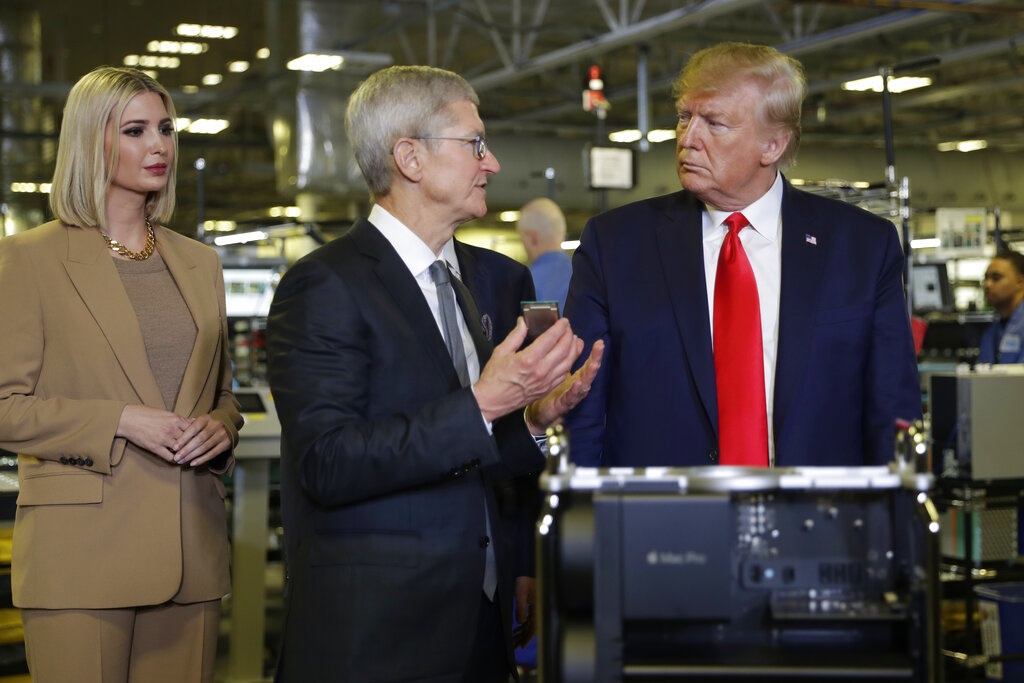 伊萬卡陪同特朗普出席活動。AP圖片