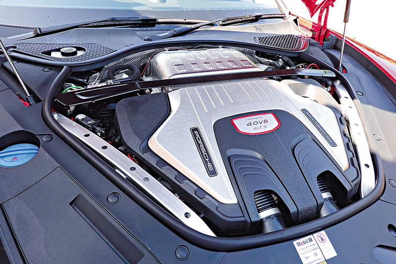●4公升V8 Twin-turbo引擎取自同系Panamera Turbo。