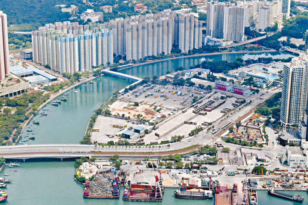 規劃署建議於屯門南延綫第十六區增建的車站上蓋連同毗鄰地,擬議作商業及住宅發展。