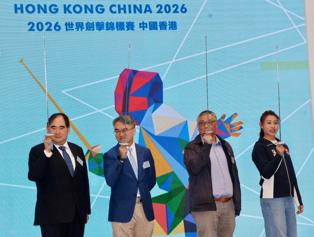 佘佘（右一)跟嘉賓們主持世錦賽記者會。徐嘉華攝