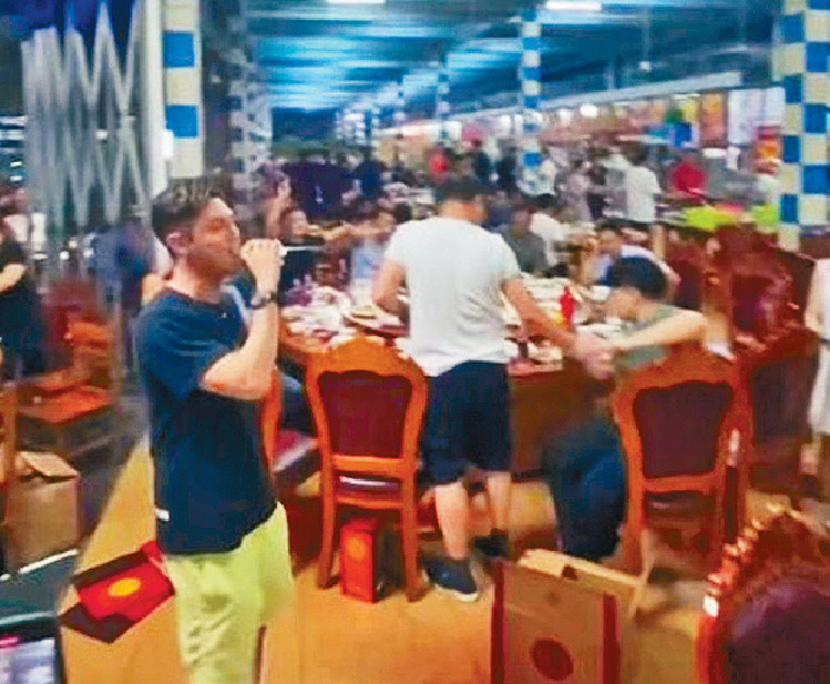 關楚耀早前被指「撈唔掂」要賣唱。