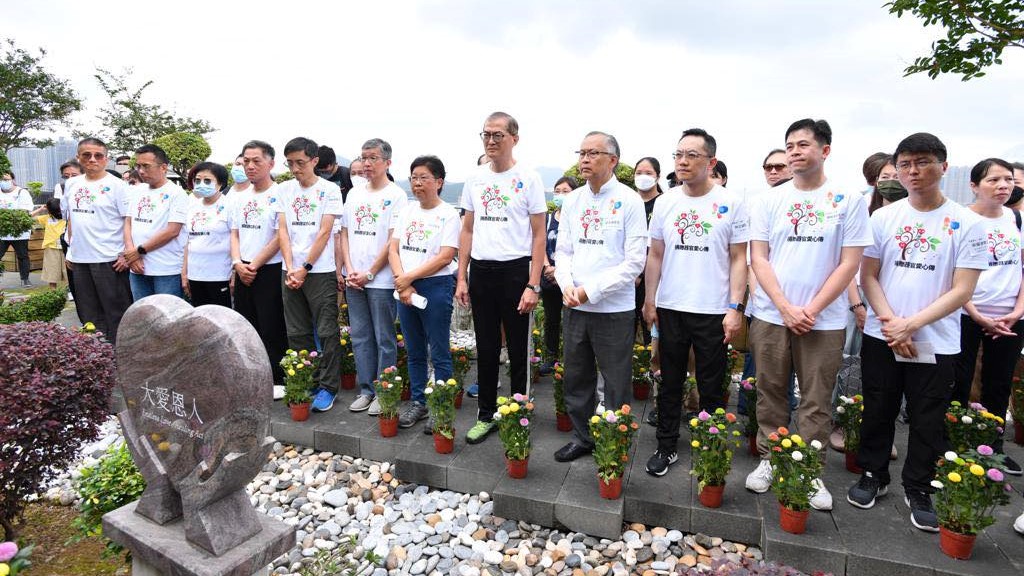 醫務衞生局局長盧寵茂到將軍澳華人永遠墳場出席「大愛恩人」春祭，向器官捐贈者及他們的家人致崇高敬意。醫衞局FB