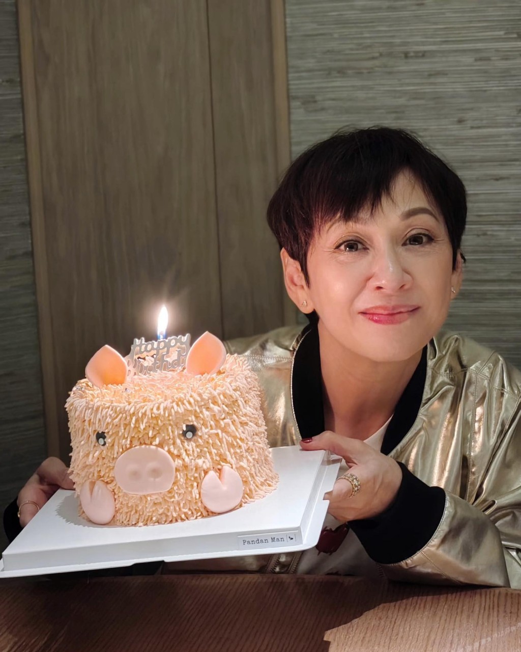 今年是余安安64歲生日。