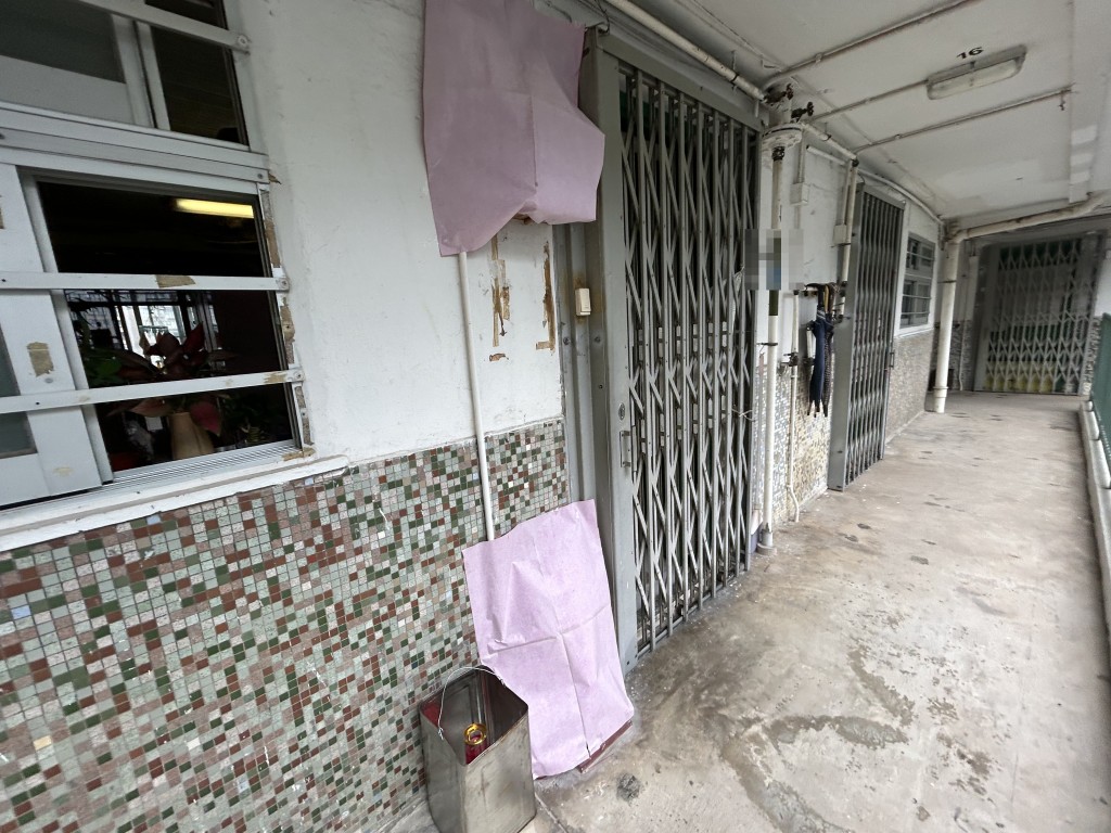 姓伍死者与父亲居于何文田爱民邨一单位。