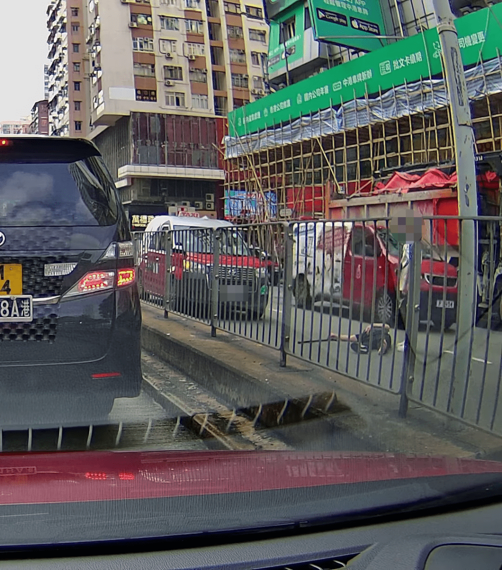 有消防處車輛剛好駛至，便閃燈泊到一邊協助處理。車cam L（香港群組）