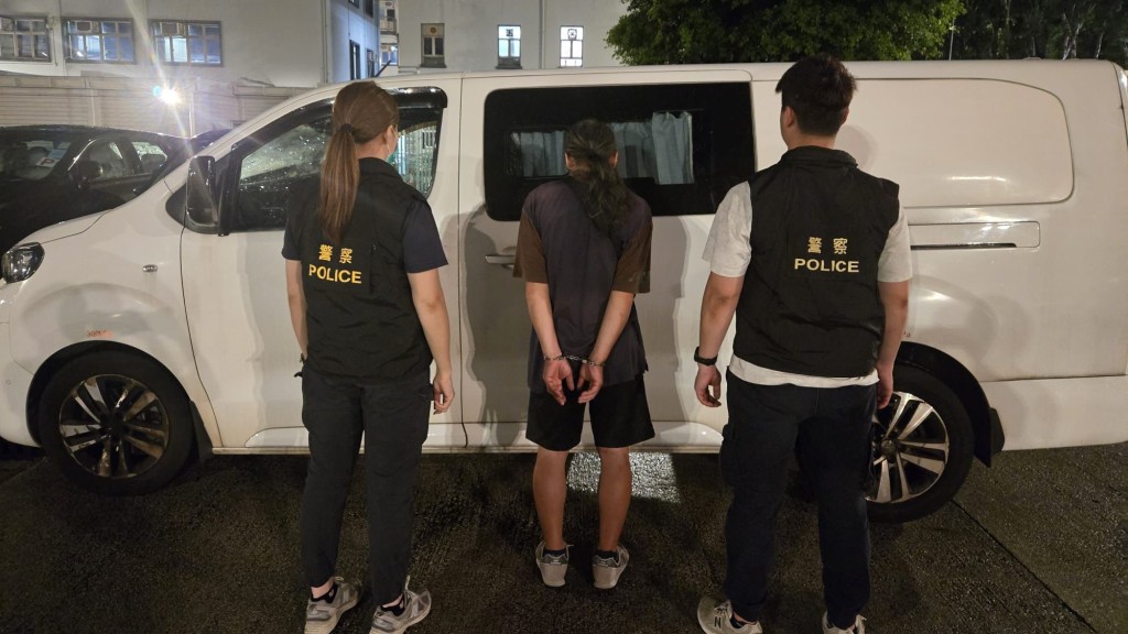 警深水埗搗破製毒工場拘3人 檢依托咪酯及冰毒等 市約逾23萬元。警方提供