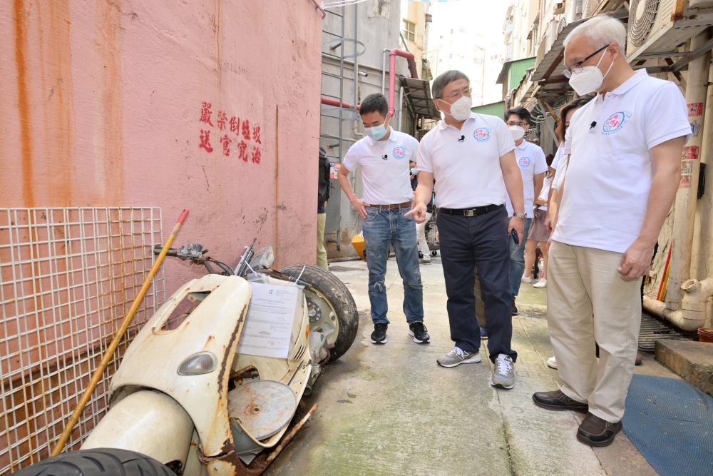 卓永兴指月内推出网页，供市民举报衞生黑点。（资料图片）