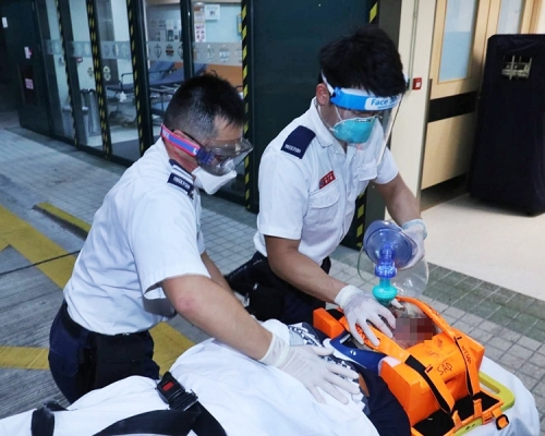 黃大仙竹園南邨麗園一名男子，送院搶救後不治。
