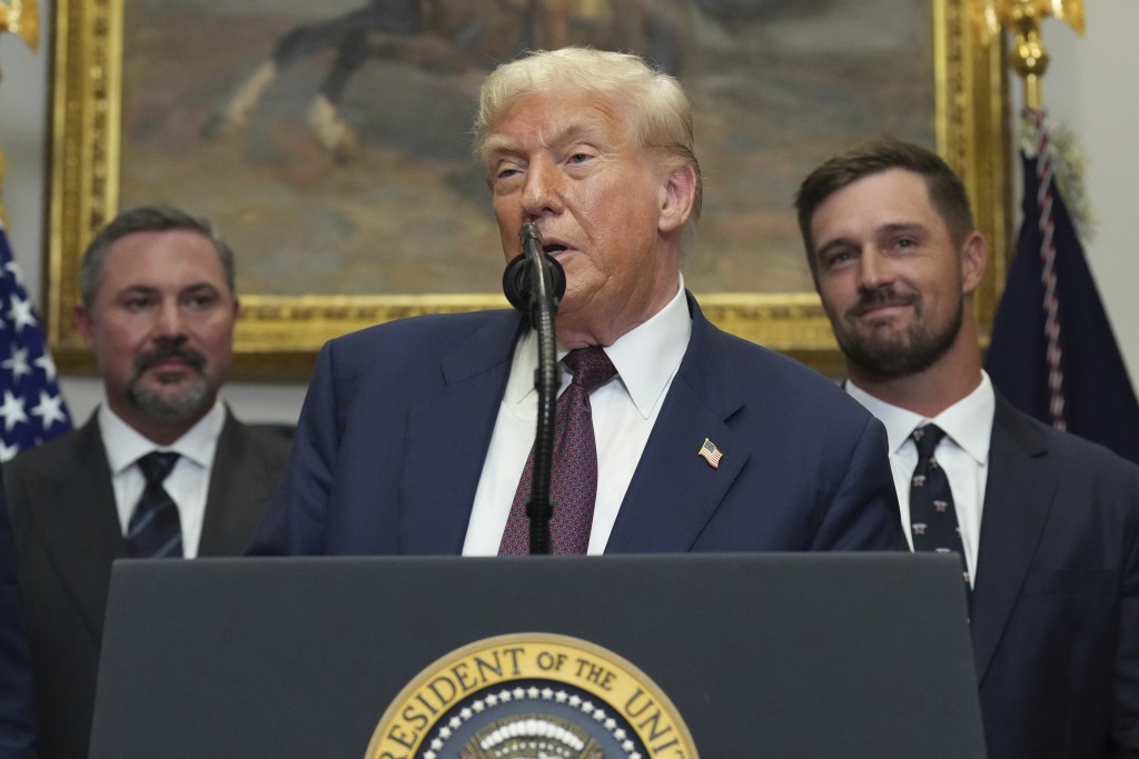 美國總統特朗普簽署行政命令,對69個國家和地區輸美商品徵收10%到41%不等的對等關稅。美聯社