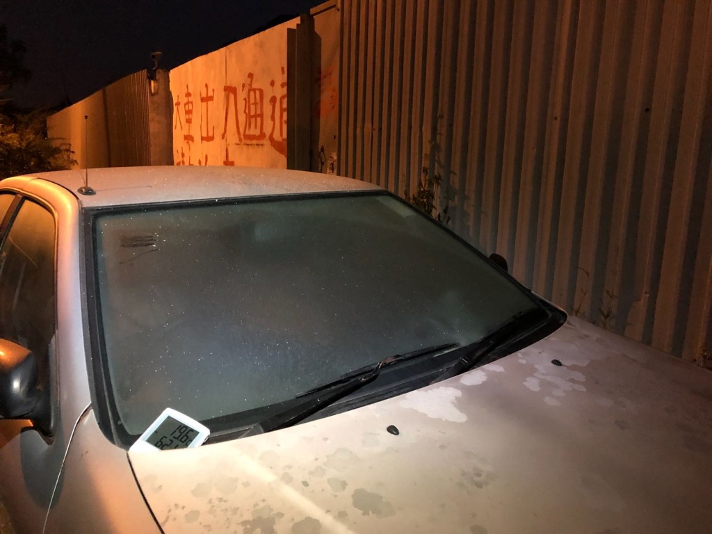 打鼓嶺有私家車頂結霜。網上圖片